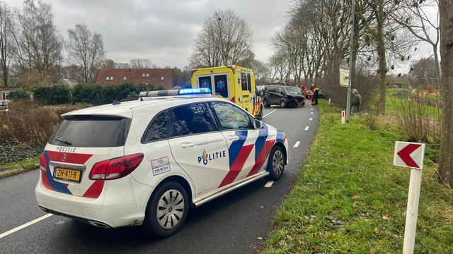Twee gewonden bij frontale botsing in Harkstede